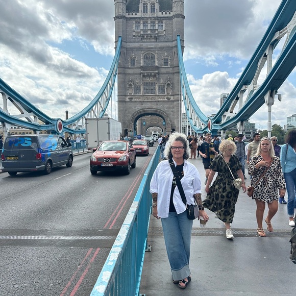 Meet your Posher! - Picture 2 of 14